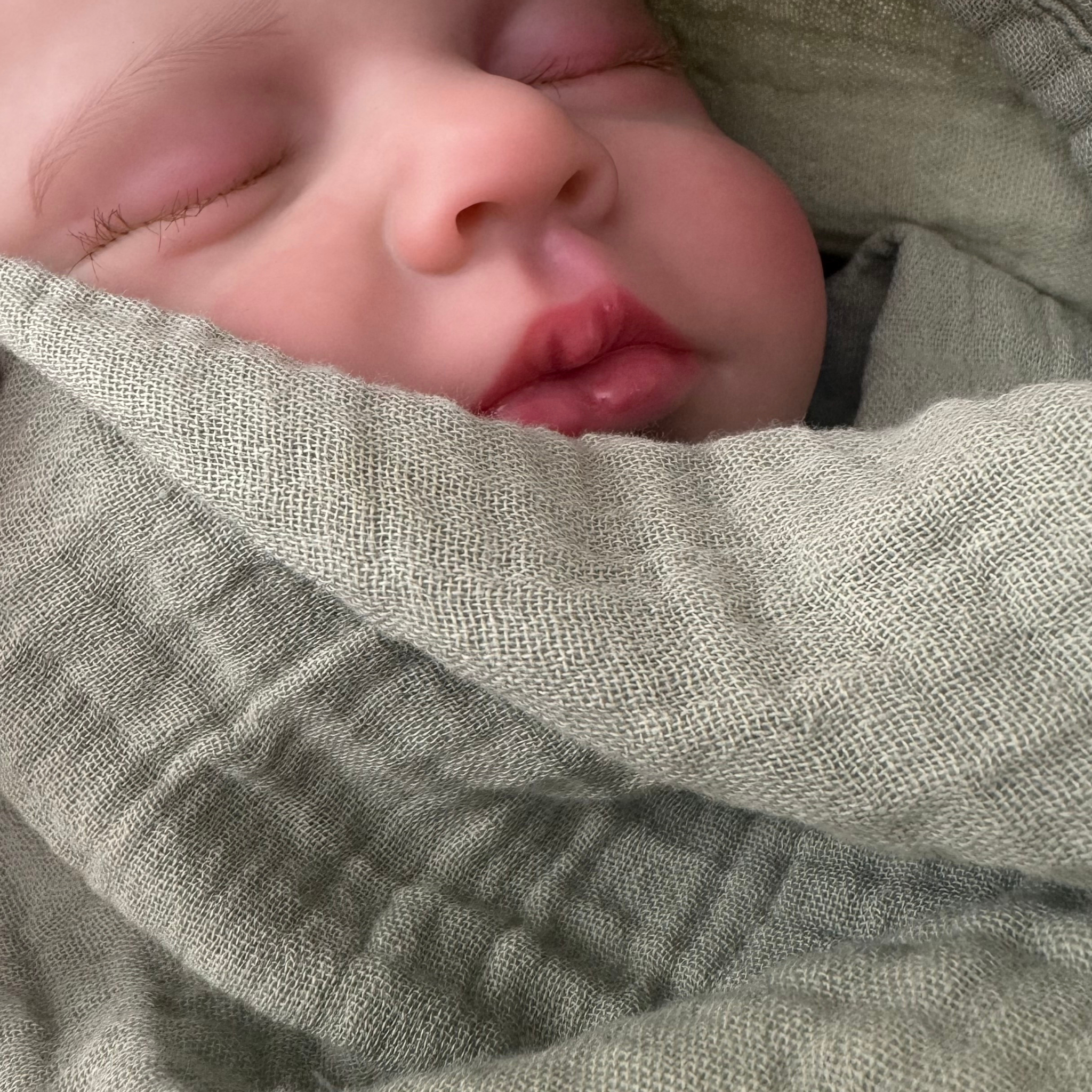 Weiches Musselin-Babytuch in Salbei, Grau und Blau â ideal als Babyhalstuch, Mulltuch, Kuscheltuch oder Stilltuch, aus 100âŻ% Baumwolle, pflegeleicht und bĂŒgelfreiâ